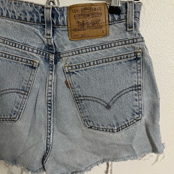 Levi’s Vintage High Rise Ripped Shorts - Picture 7 of 9